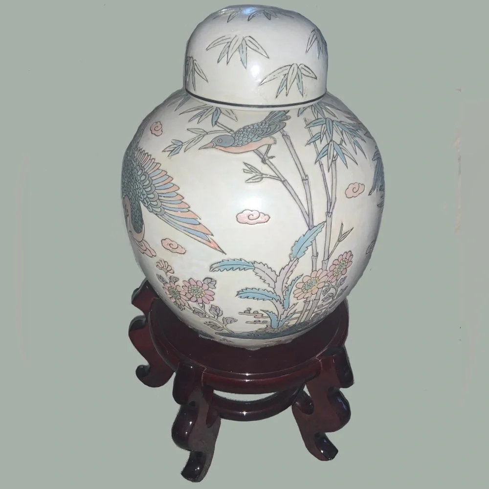 Vintage Porcelain‎ Chinese Ginger Jar With Domed Lid by WBI